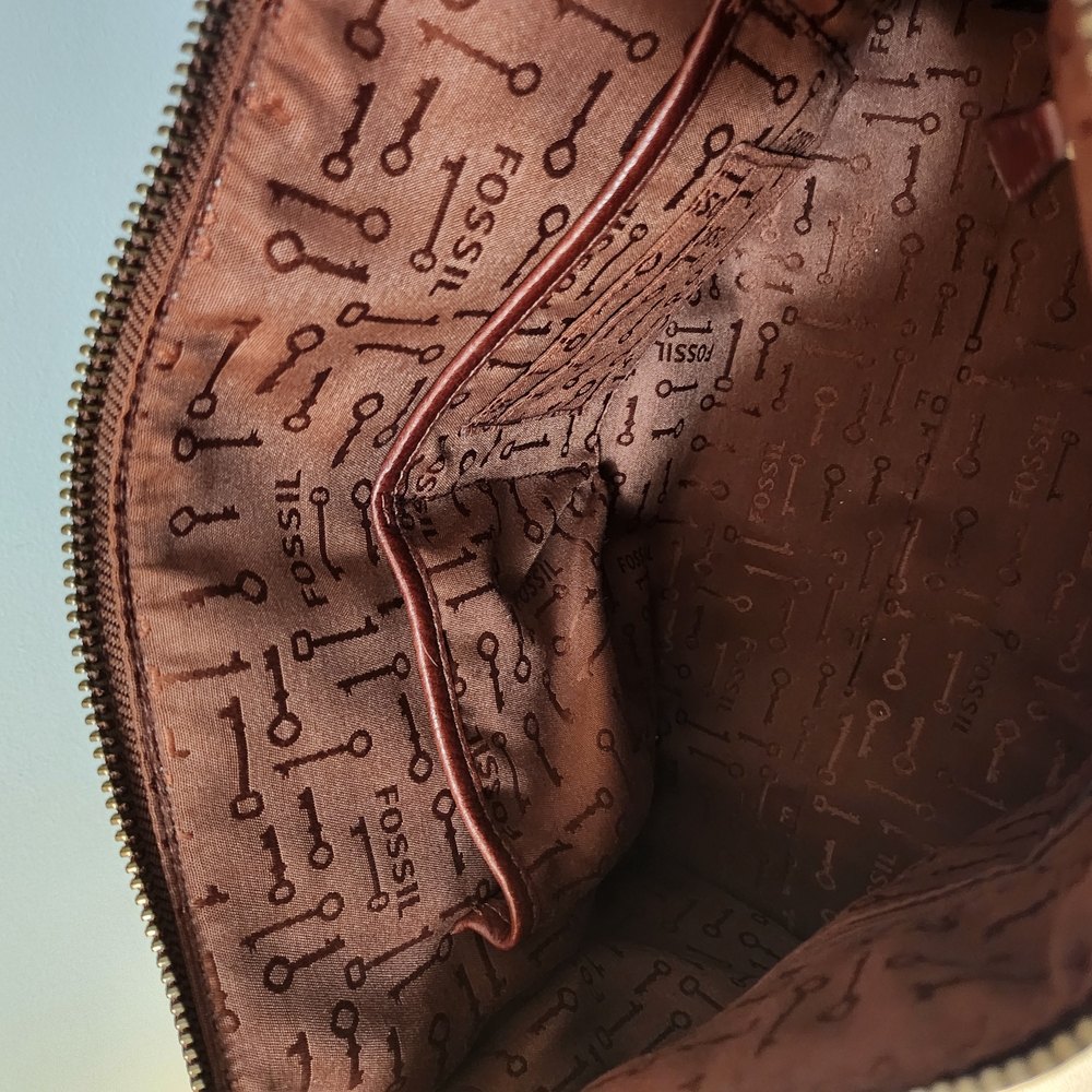 Fossil Burgundy Leather Shoulder Bag with Gold Hardware - Picture 6 of 7